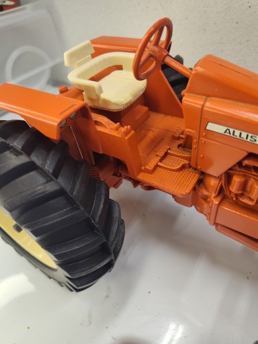 Ertl Allis Chalmers Two Twenty Diecast Farm Tractor Replica Collectible - Picture 10 of 17