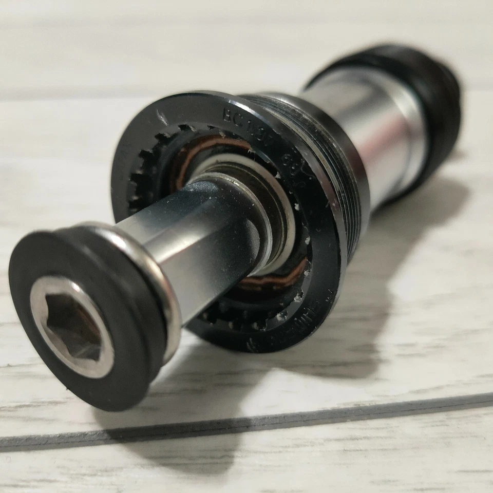 Vintage Shimano Deore XT BB-UN71 Bicycle Bottom Bracket JIS 1.37x68 111.5 mm BB - Image 2 of 4