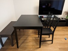 Esstisch mit Stühlen und Sitzbank