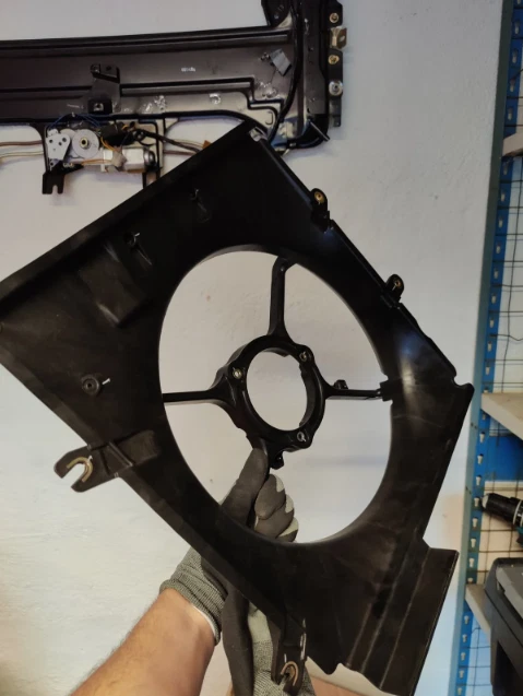 Montaje de cubierta de marco de radiador para Mazda 323F BG/Astina AUT - B61J-15-210B Foto 2 de 3