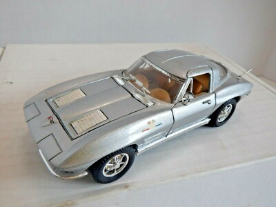 1963 Silver Chevrolet Corvette Stingray SS 5735 Die Cast 1/32 Scale - Pull Back