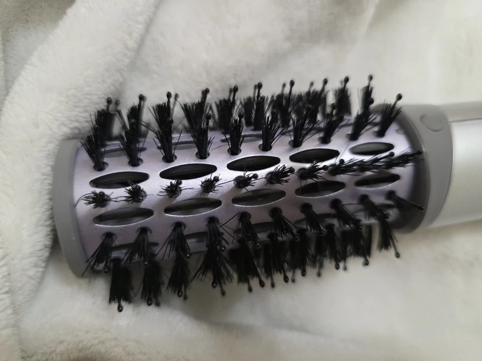 Cepillo de aire caliente iónico John Frieda Salon Shape 1,5" JFHA5 frizz fácil soplar Foto 2 de 4