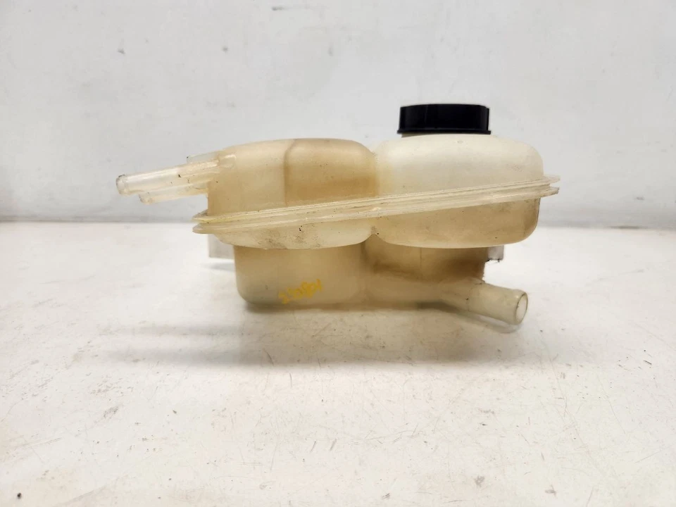 2007-13 Volvo C30 (2.5L / AT / FWD) Coolant Reservoir W/ Cap - Image 4 of 4