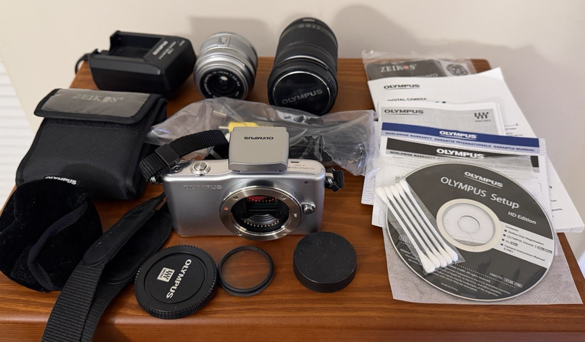 Olympus Pen Mini E-PM1 Double Zuiko Lens Kit: 14-42mm & 40-150mm 