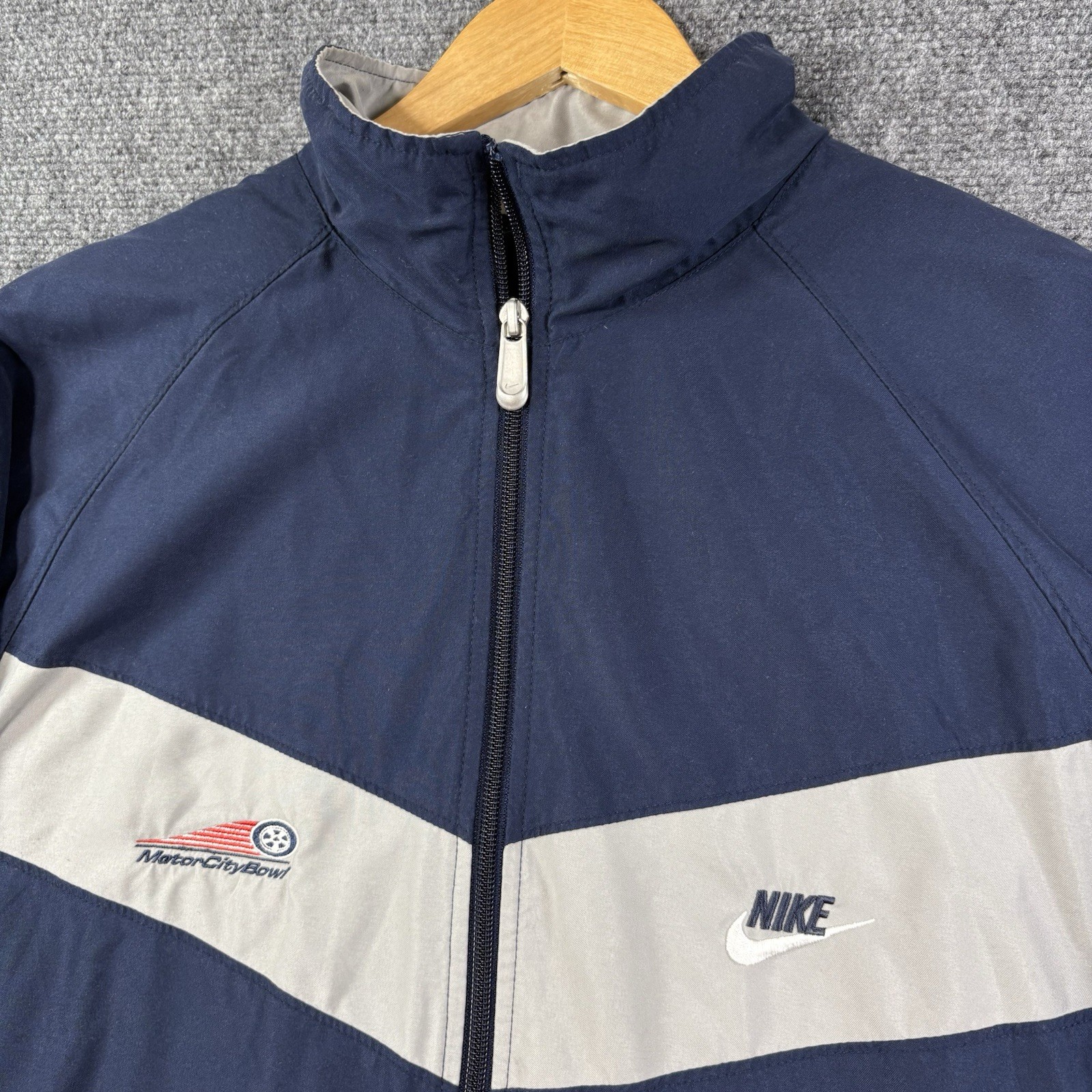 SACAI X NIKE Giacca vintage Nike Motor City Bowl full zip uomo 2XL blu grigio TOLEDO giocatore emesso