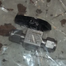 SWAGELOK 0000831441 SS-4P4T-BK INSTRUMENT PLUG VALVE (WL3-3)