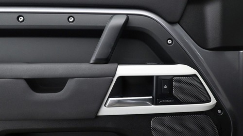 2020 Land Rover Defender 110 2.0 SD4 SE SUV 5dr Diesel Auto 4WD Euro 6 (s/s) (24 - Picture 13 of 24