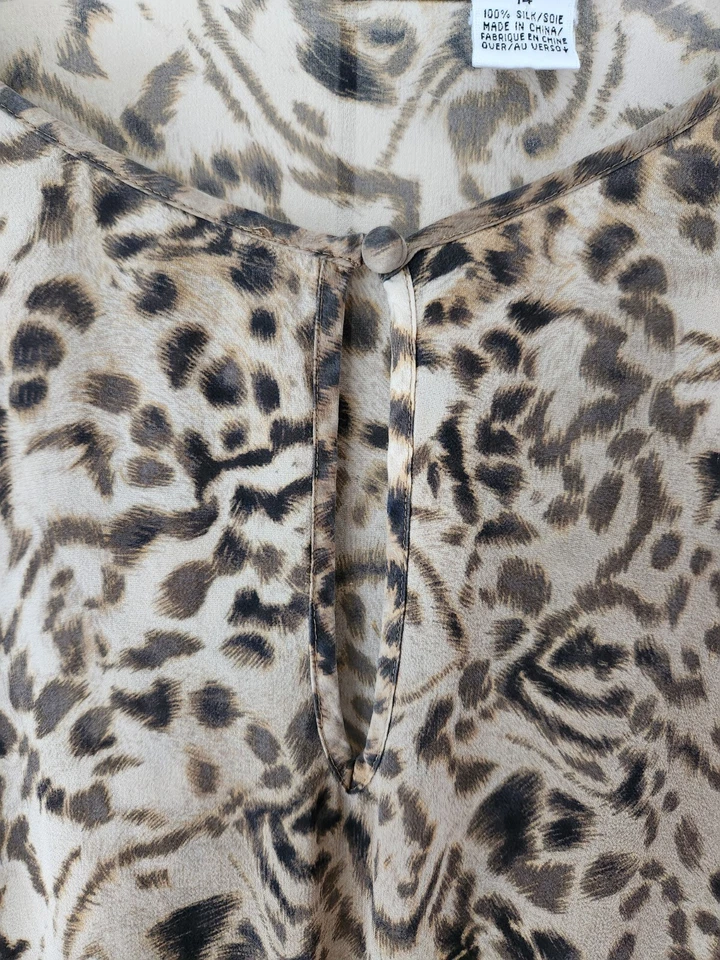 Blusa Liz Claiborne 100% Seda 14 Marrón Tostado Estampado Animal Cordón Cintura Ligera Foto 3 de 4