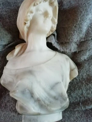 Buste en marbre signé Pugi. Art nouveau italien. Très bon état. - Photo 1/3