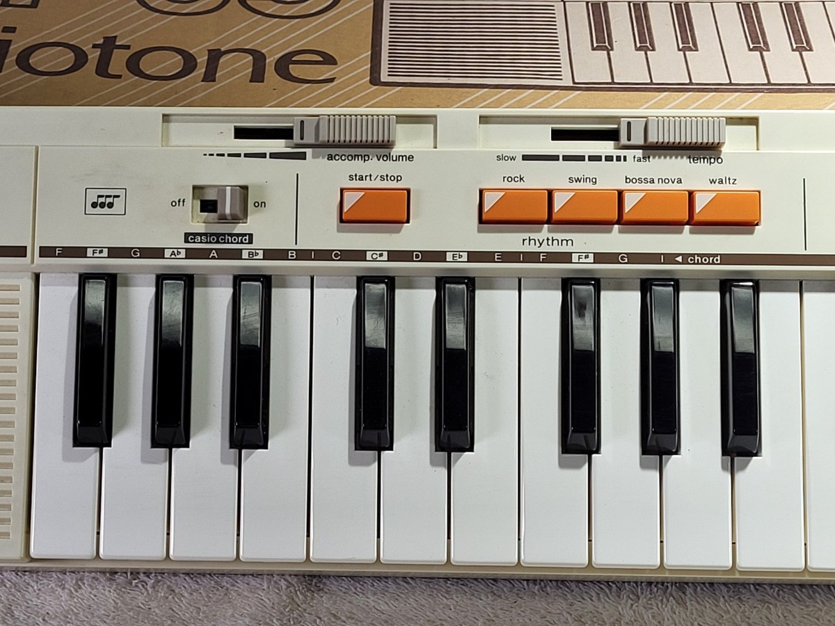 カシオトーン　casiotone MT-35 アダプター付　ジャンク品 カシオトーン casiotone MT-35 アダプター付 ジャンク品 Vintage