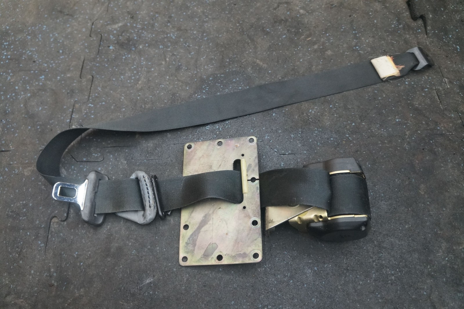 Front Right Passenger Seat Belt Retractor Black OEM UB74028 Bentley Turbo R 1991