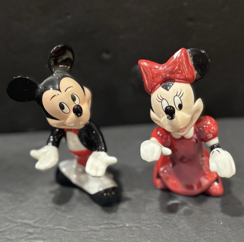 Mickey And Minnie Mouse Kissing Salt And Pepper Shakers Box Included