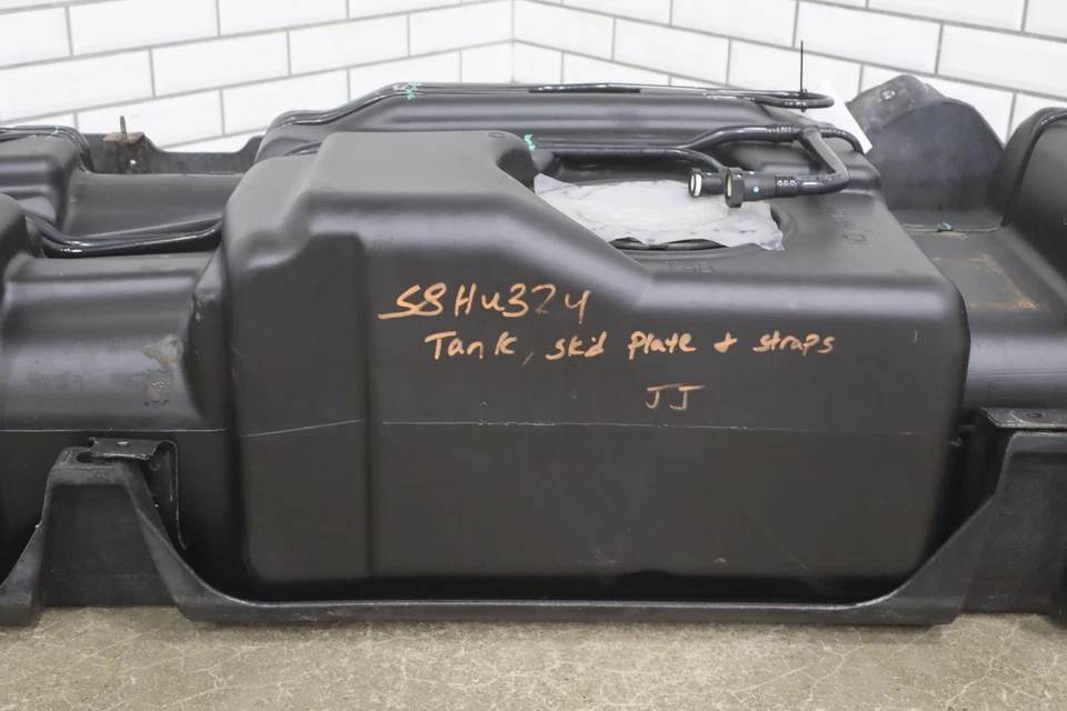 2004-2008 Hummer H2 32 Gallon Gasoline Fuel Tank W/Skid Plate *No Fuel Pump* — 第 3/4 张图片