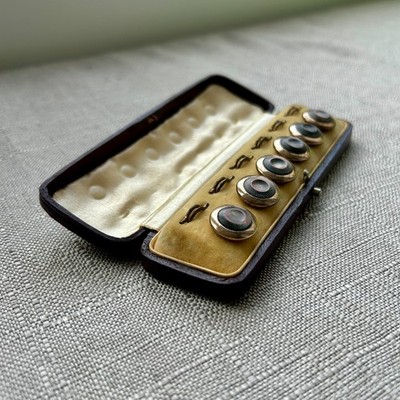 Antikes goldfarbenes Perlmutthemd Nieten / Knöpfe Anfang 20. Jahrhundert