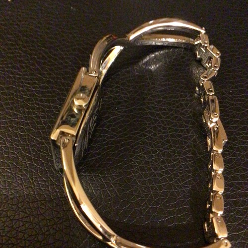 AVON Ladies Silver Tone Semi Bangle Watch VGC New Boxed & Working - Picture 5 of 6