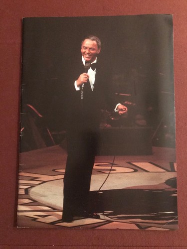 FRANK SINATRA - 1982 vintage concert tour book program in NM condition. USA - 第 1/4 張圖片