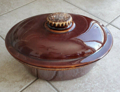 HULL USA BROWN POTTERY - 1 x COVERED OVAL CASSEROLE DISH 10 ''