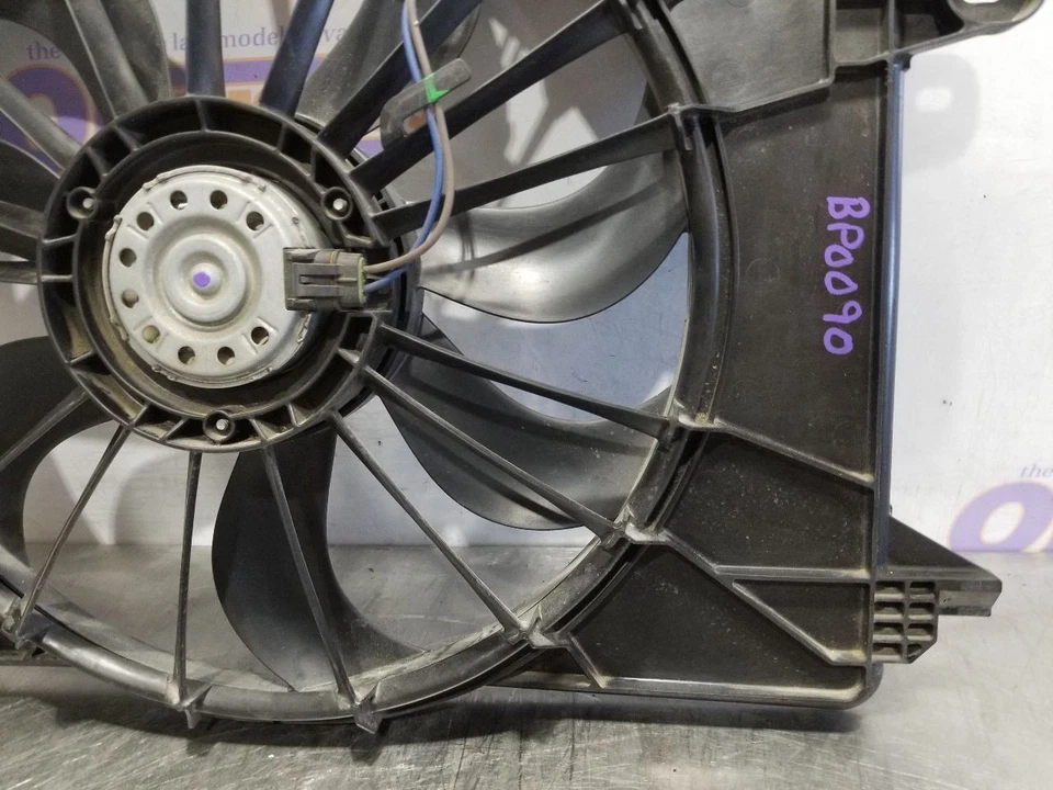 19 2019 CHRYSLER 300 3.6L ENGINE RADIATOR COOLING FAN  - Image 4 of 4