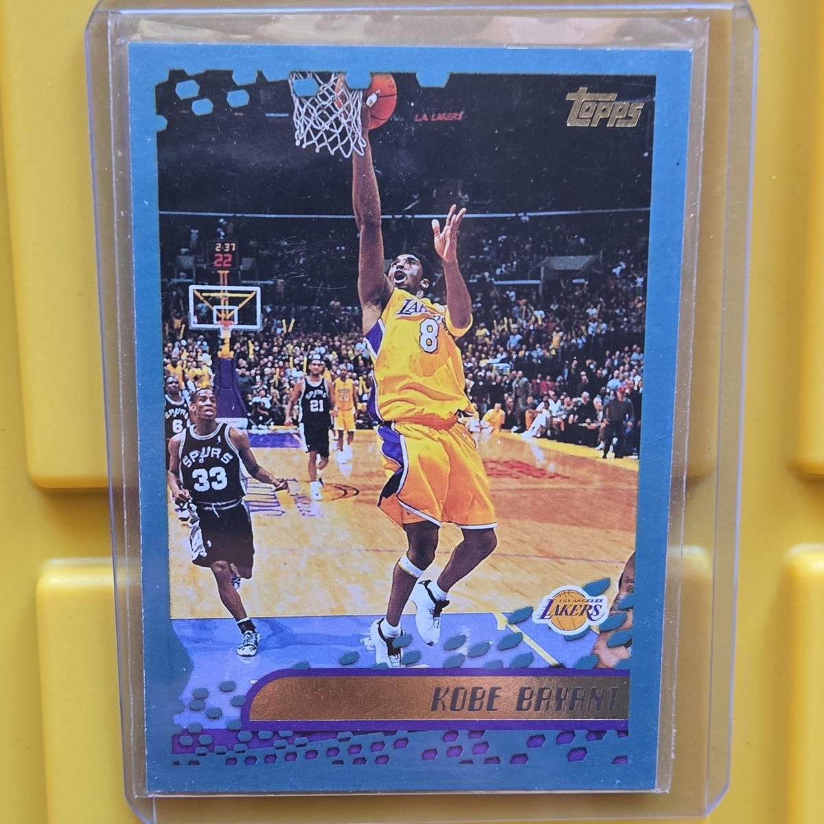 Topps NBA Kobe Bryant 2000-01 Los Angeles Lakers Card Lot 2 Cards 