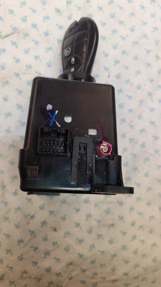 08-11 Journey /Town & Country Ignition Switch Key Receiver W/ Key 68066727 - Image 2 of 4