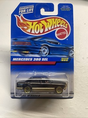 1997 Hot Wheels MERCEDES 380 SEL Black/Gold Two Tone Luxury Sedan Collector #889