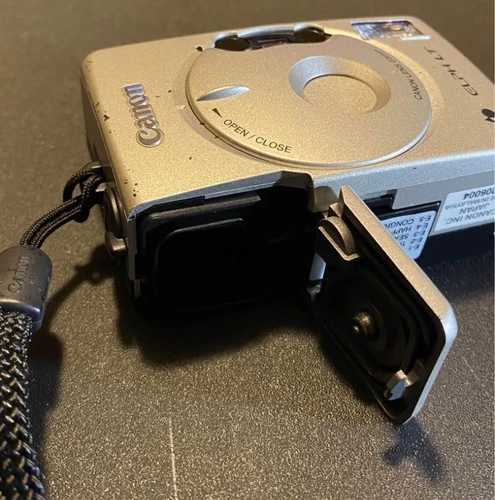 Canon ELPH Camera - Picture 5 of 10