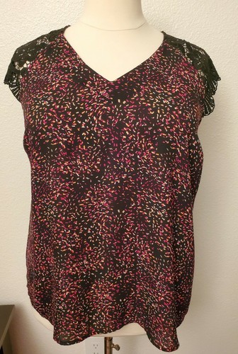 City streets size 1x blouse. Cute flower lace shoulders~ - 第 7/7 張圖片