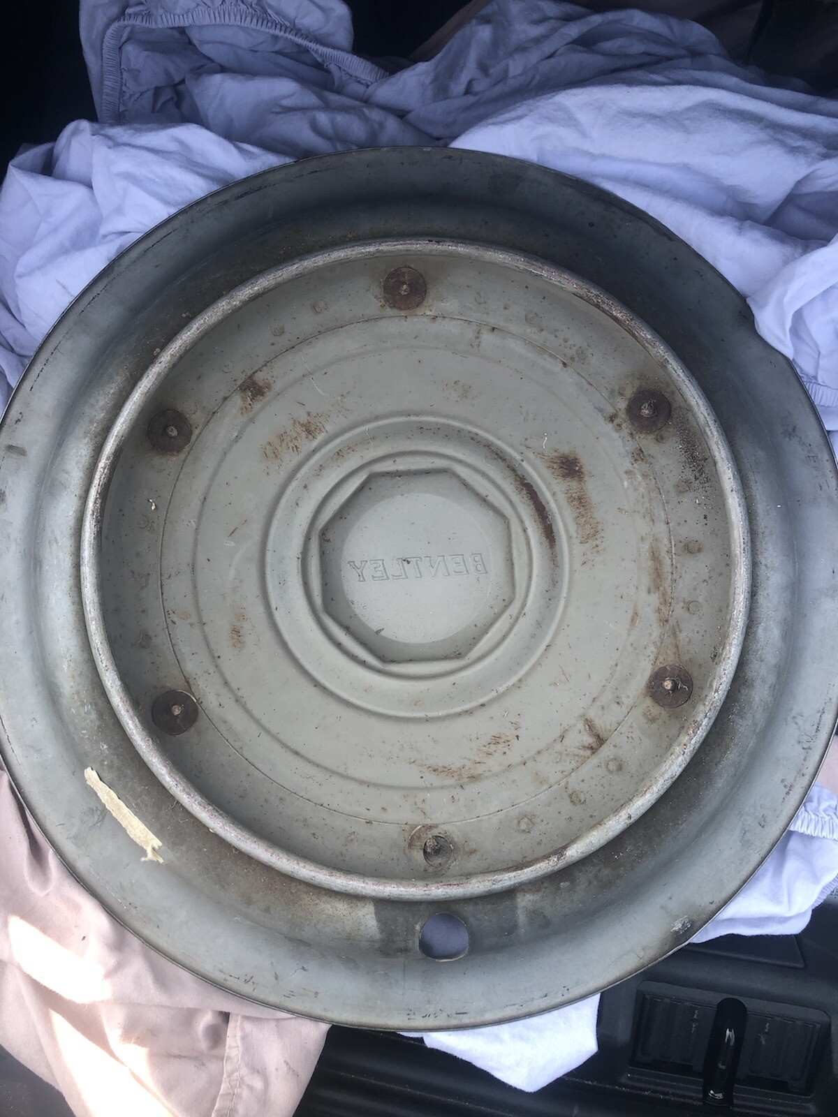 Rolls Royce and Bentley Hubcaps