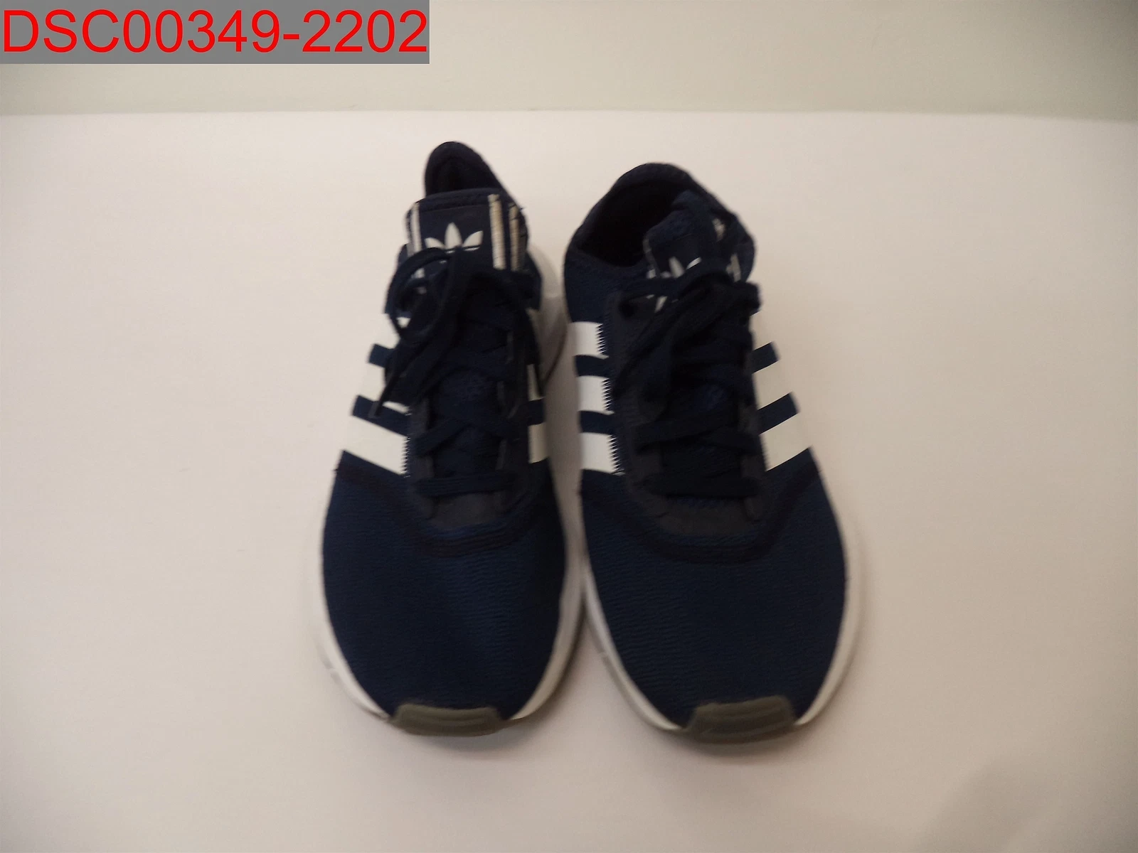 Nuove senza etichette Scarpe da corsa Adidas uomo blu navy e bianche taglia 7