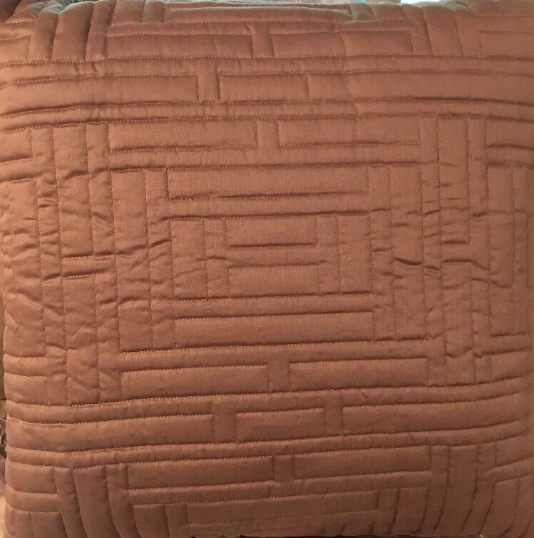 Almohada decorativa Barbara Barry Gateway Mulberry 18" nueva - precio de venta sugerido por el fabricante 125,00 USD Foto 2 de 4