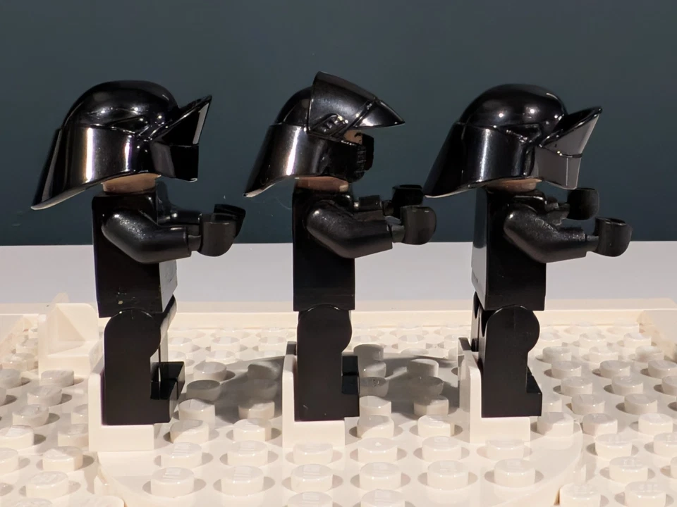 LEGO Star Wars First Order Lot: Shuttle Pilot Sw0871 & 2x Crew Member Sw0671 - Image 4 of 4