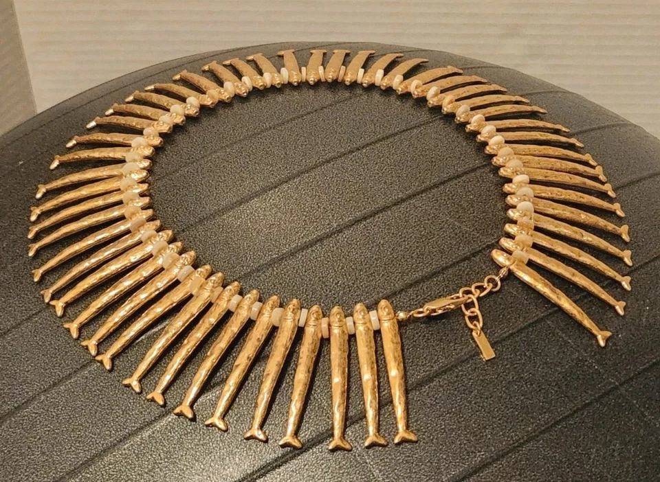 Gargantilla babero de pez dorado Zara para mujer SS25 dorado 1856 Foto 4 de 4