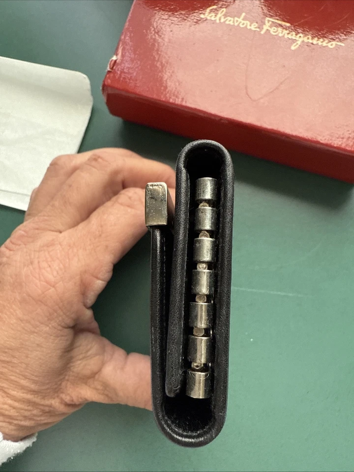 Estuche para llaves de cuero negro Salvatore Ferragamo vintage Foto 3 de 4