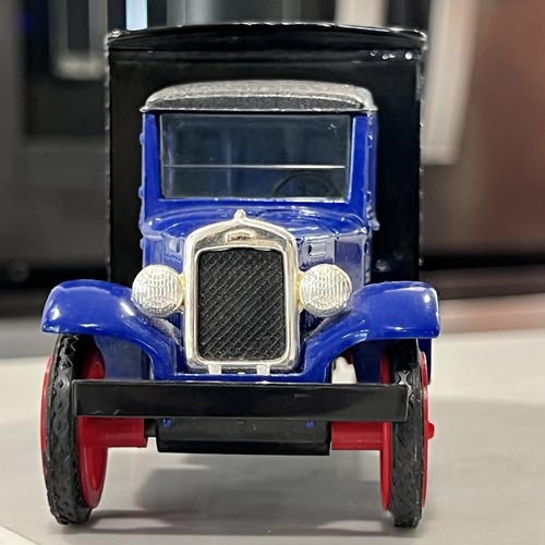 1995 ERTL Collectibles 1931 Hawkeye Truck Welch's Dies Cast Metal Coin Bank - Picture 2 of 12
