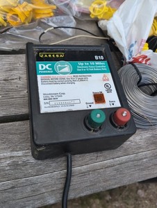 Zareba 10 Mile Battery Operated Low Impedance Fence Charger (Model B10) w/extras