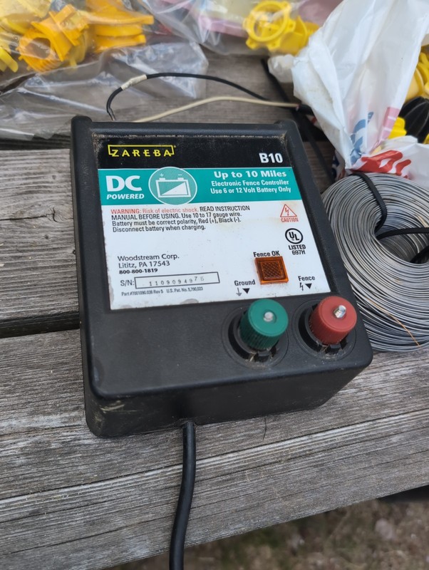 Zareba 10 Mile Battery Operated Low Impedance Fence Charger (Model B10) w/extras