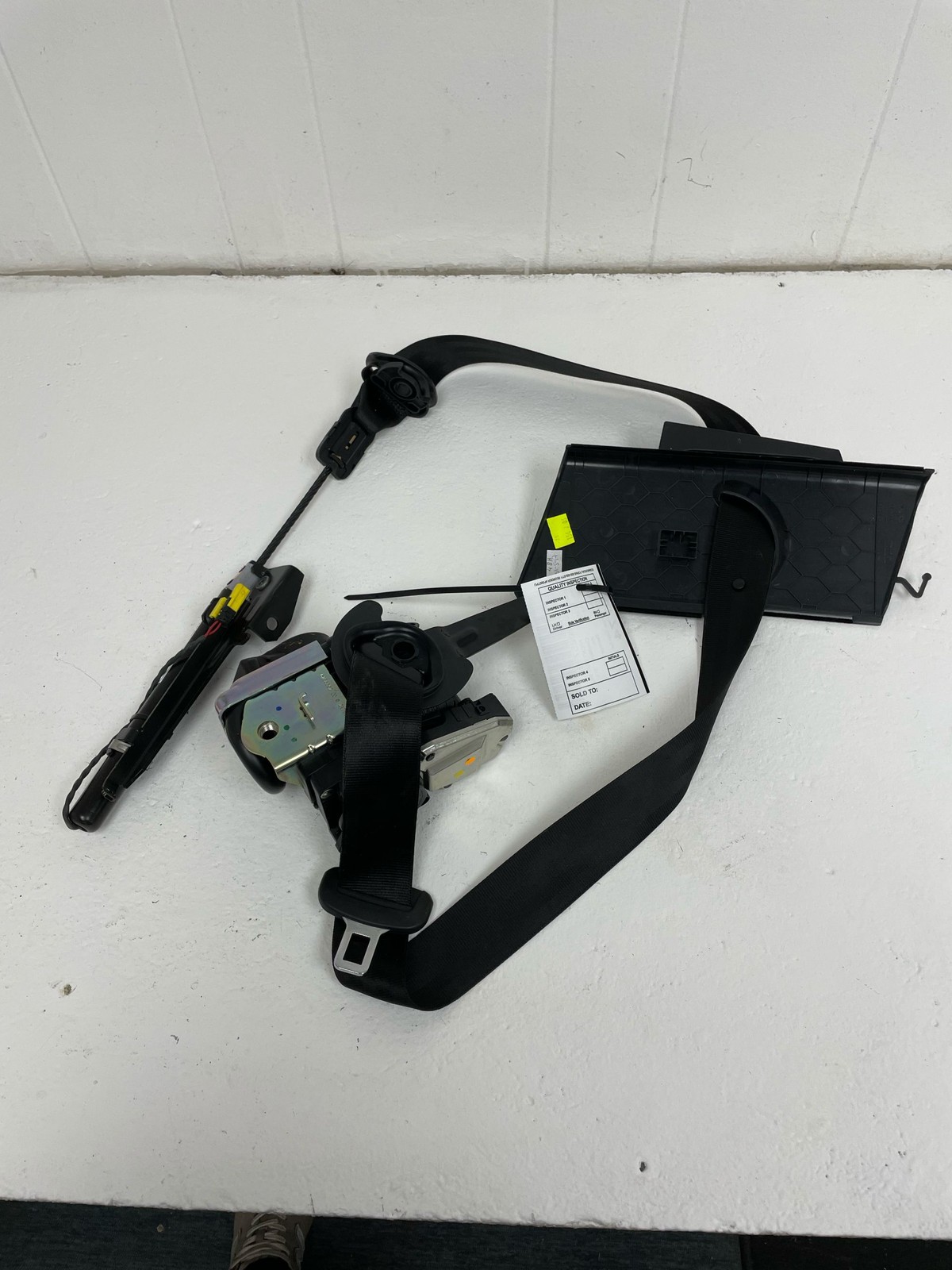 2015-2020 BENTLEY BENTAYGA Front Right Passenger Seat Belt Retractor Assembly