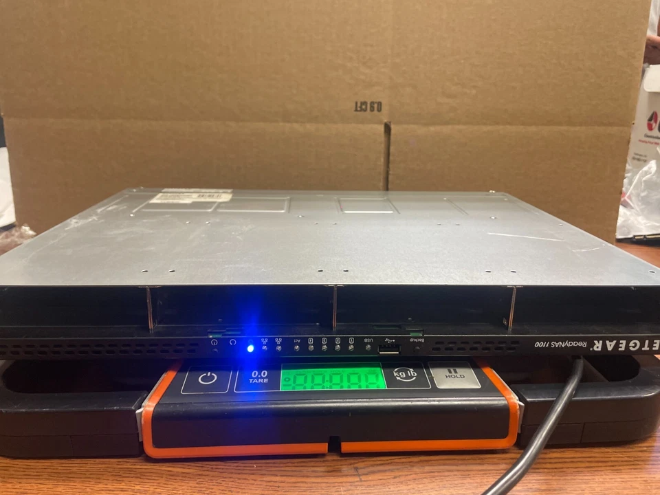 NETGEAR RNRX4410-100NAS READYNAS 2100- NO CADDIES/DRIVES - Image 2 of 3