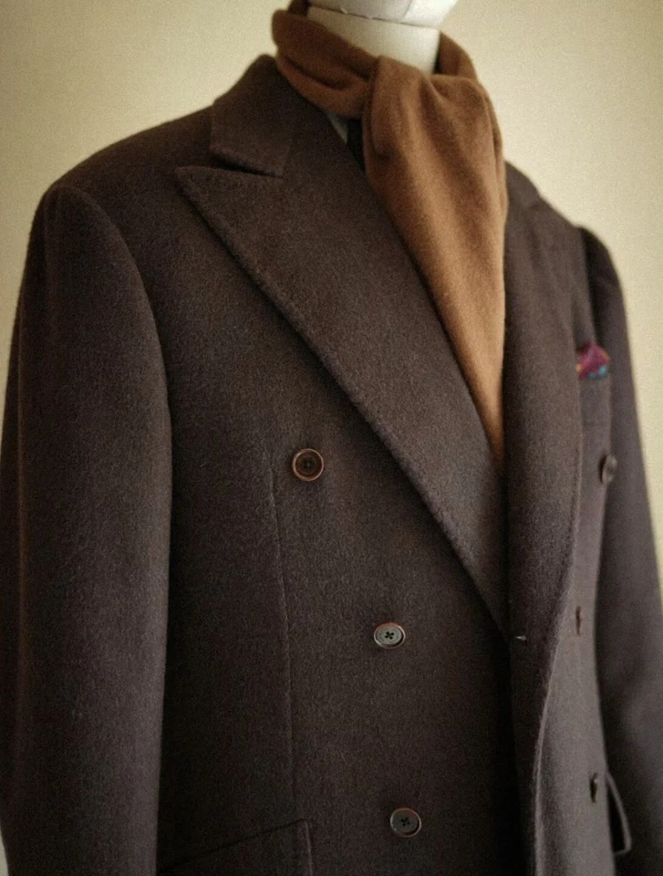 Abrigo largo vintage marrón 100 % cachemir para hombre de doble botonadura Foto 4 de 4
