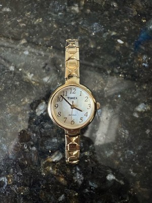 Vintage Timex Indiglo Ladies Gold Tone Watch Mother of Pearl Dial Expansion Band
