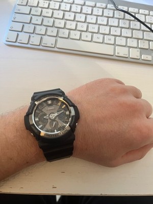 Casio GA-200, gutem Zustand, metallic und schwarz