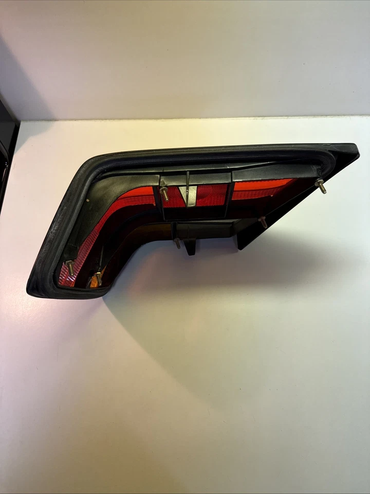 Lente luz trasera izquierda mercedes-benz w124 original usada estado sin grietas Foto 3 de 4