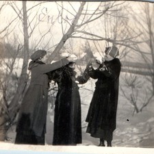 ID'd c1910s Enloe Family Snowball Fight Snapshot Photo Winter Coats Women Vtg