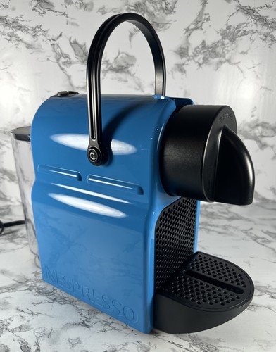 Macchina da caffè espresso Nespresso Inissia D40 blu Pacifico con 4 tazze in vetro e schiumatore - Foto 3 di 20