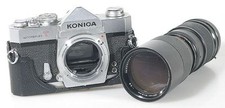 KONICA AUTO REFLEX T WITH 85-205 ZOOM LENS AND BOTTOM HALF OF CASE