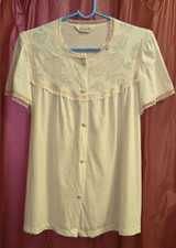 VTG Vanity Fair Pajama Top Blouse Women S / Small Off White Lace Details Buttons