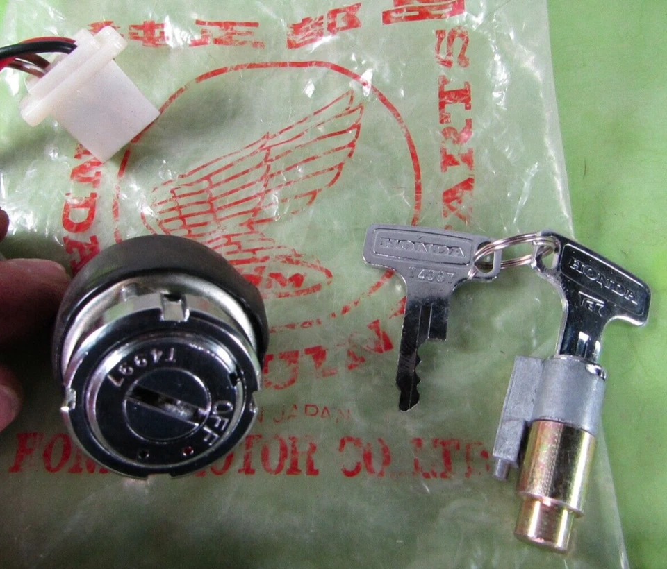 Interruptor de encendido y dirección Honda Cl175 1968-73 OEM NOS con teclas p/n 35010-240-000 Foto 2 de 4