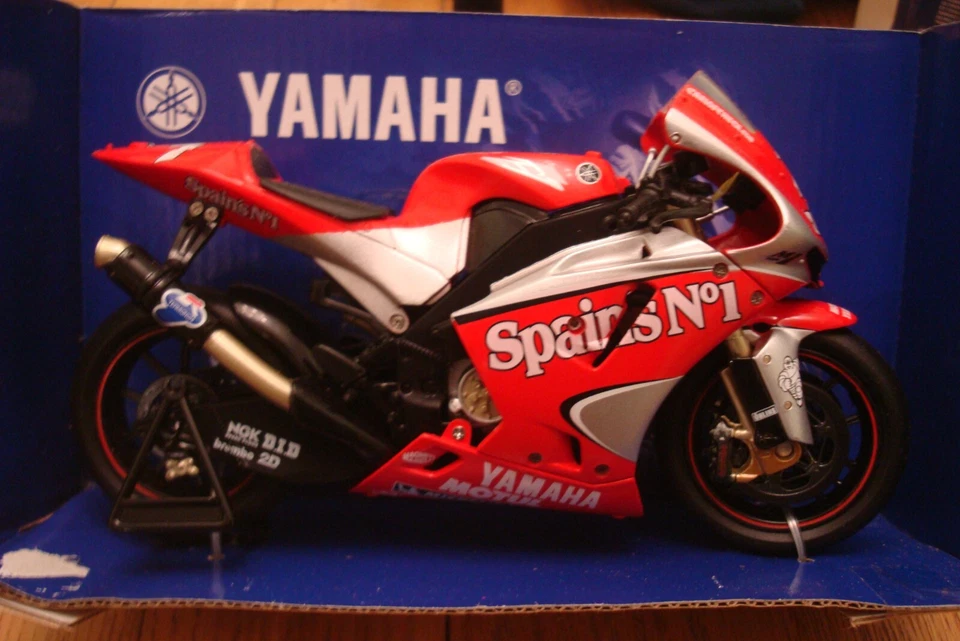Carlos Checa Rider No.7, Yamaha YZR-M1, Moto GP 2004, Spains No.1,  1:12 Scale - Image 2 of 2