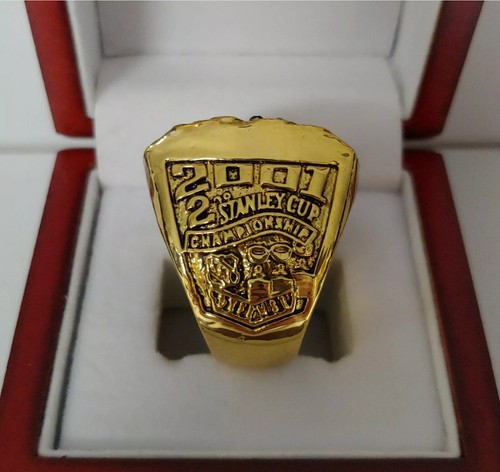 Ray Bourque - 2001 Colorado Avalanche Stanley Cup Ring mit Holzvitrine - Bild 3 von 4
