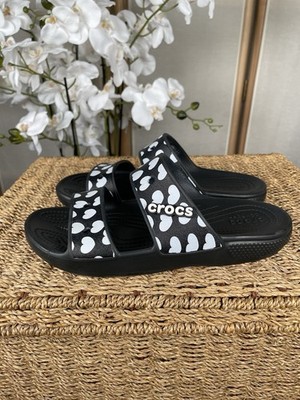 Crocs klassische Herzmuster Sandalen schwarz und weiß M 7 W 9
